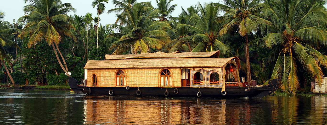 houseboat on backwaters